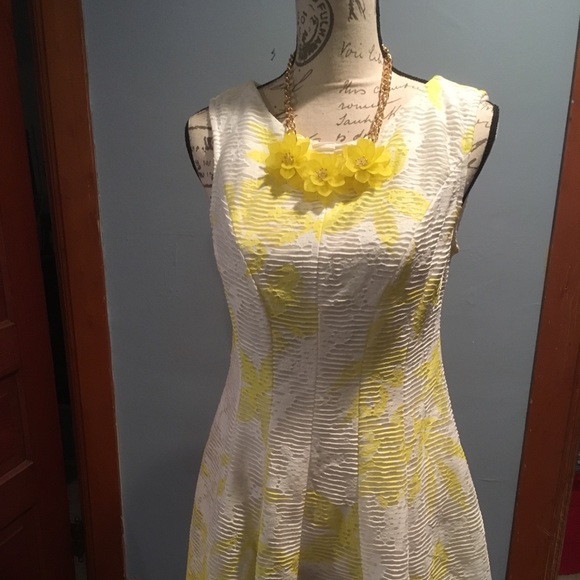 Sandra Darren Dresses & Skirts - White and yellow  Sandra Darren dress